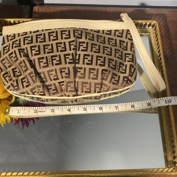 Fendi wristlet - Picture 10 of 11